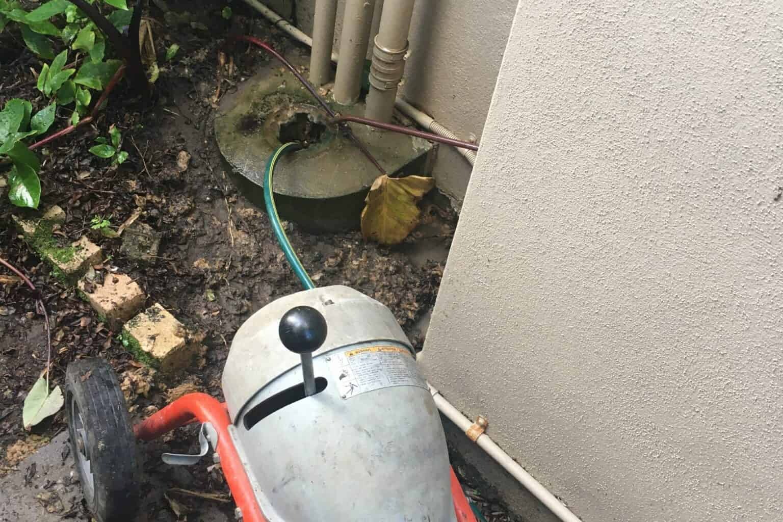 Pump for emergency leaks